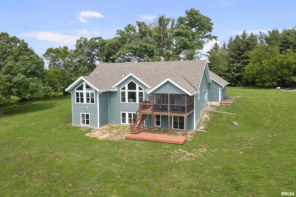 $700,000 | 1335 North Utah Avenue, Davenport, IA 52804