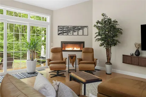 $900,000 | 23 Crest Circle, Smithfield, RI 02917