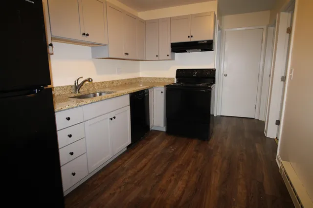 $1,975 | 73 East Broadway, Unit O, Derry, NH 03038