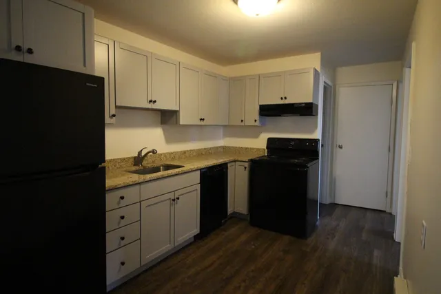 $1,975 | 73 East Broadway, Unit O, Derry, NH 03038