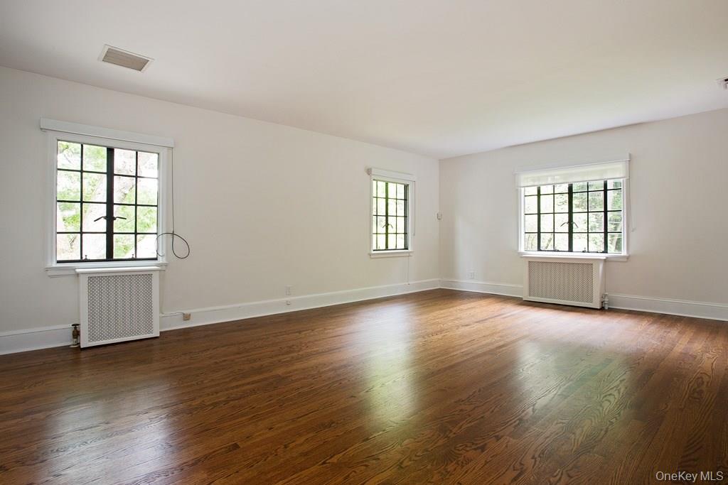 11 Eton Road Scarsdale, NY 10583 - Photo 9 of 14