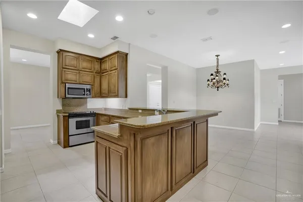 $3,900 | 301 Bales Road, Unit 4, McAllen, TX 78503