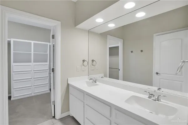 $3,900 | 301 Bales Road, Unit 4, McAllen, TX 78503