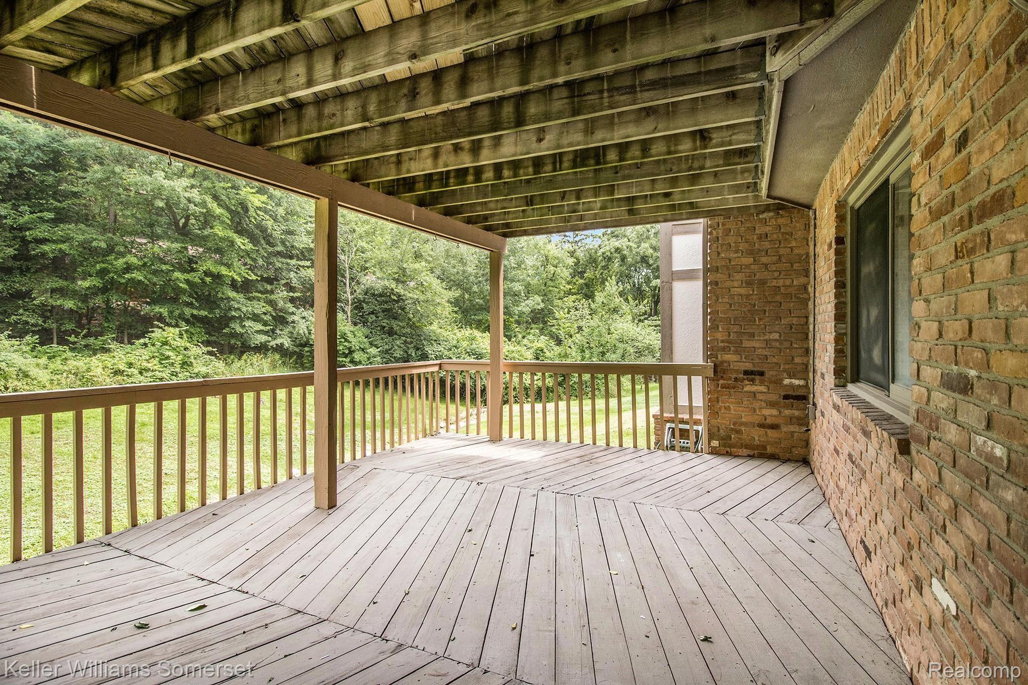 1856 Bromley Lane Rochester, MI 48306 - Photo 29 of 41 30.jpg