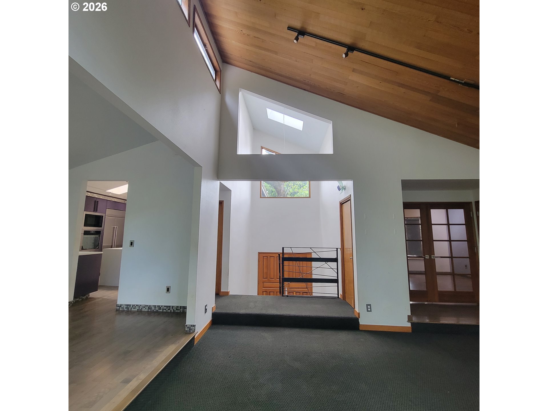 755 Southwest Chestnut Street Portland, OR 97219 - Photo 8 of 39