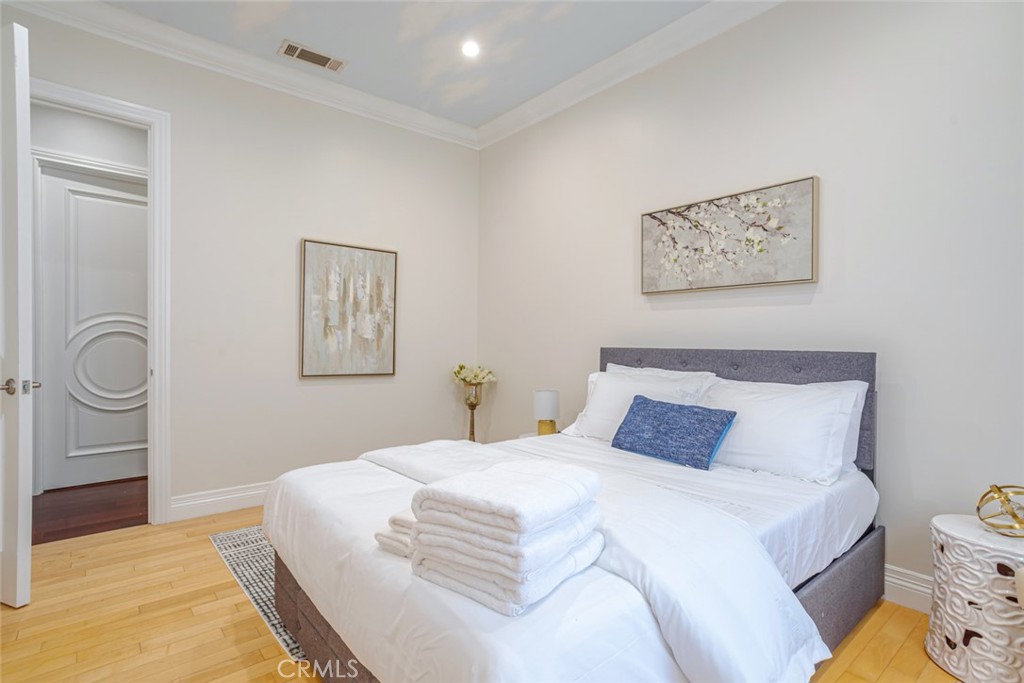 12945 Calvert Street Van Nuys, CA 91401 - Photo 35 of 57 a bedroom with a bed and a painting on the wall