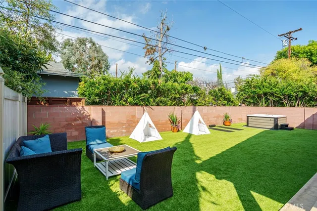 $7,950 | 12945 Calvert Street, Van Nuys, CA 91401