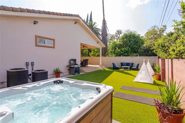 $7,950 | 12945 Calvert Street, Van Nuys, CA 91401