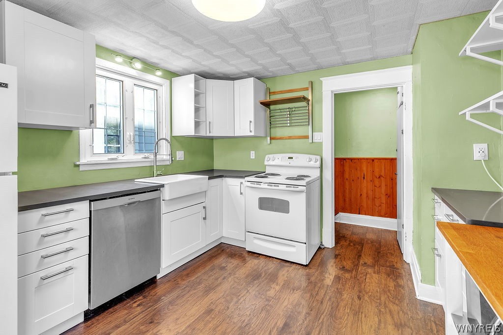 164 Shenandoah Road Buffalo, NY 14220 - Photo 22 of 50 New flooring anchors this updated kitchen featurin
