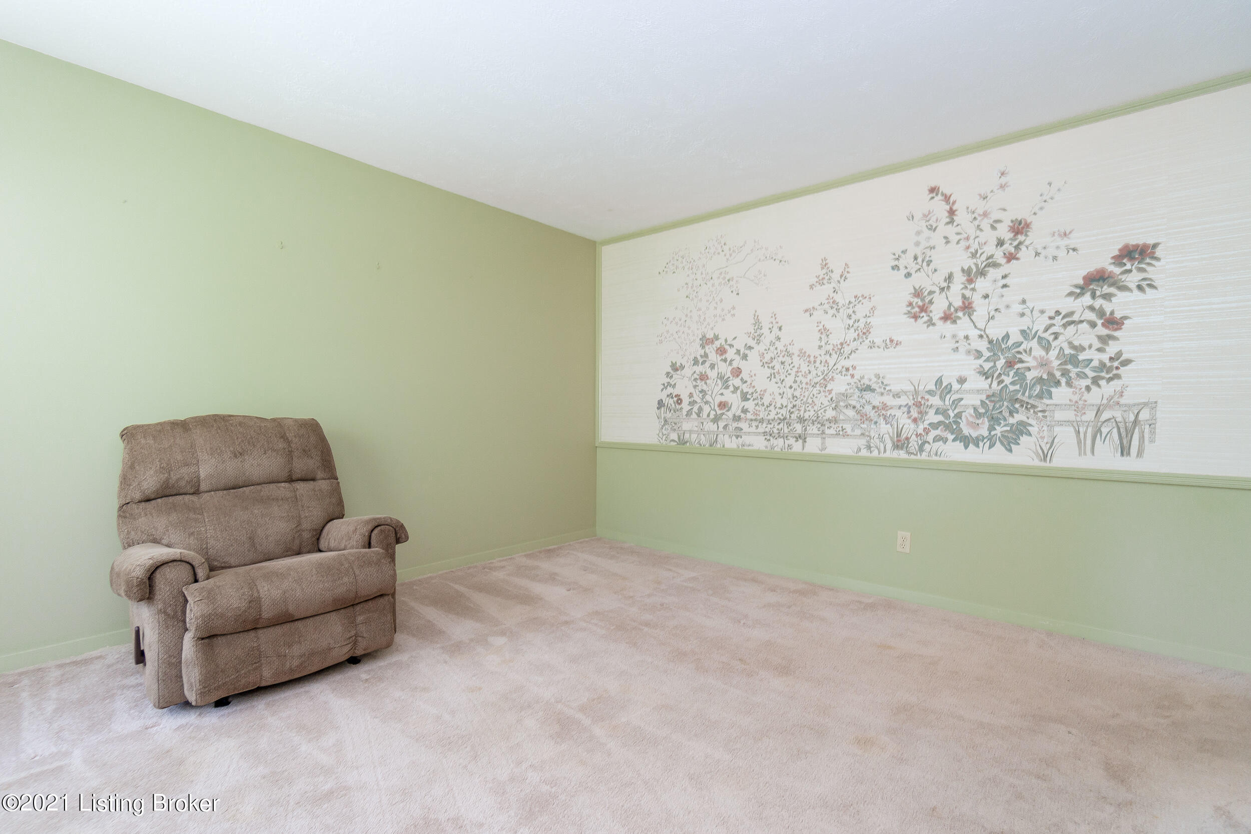 642 Emily Road Louisville, KY 40206 - Photo 7 of 32 Living Room1