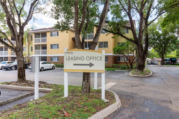 $2,278 | 17200 Northwest 64th Avenue, Unit 21306, Hialeah, FL 33015