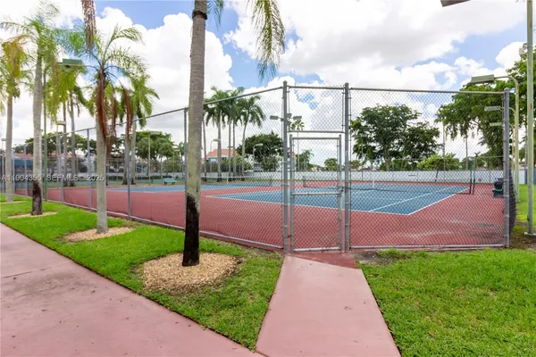 $2,278 | 17200 Northwest 64th Avenue, Unit 21306, Hialeah, FL 33015