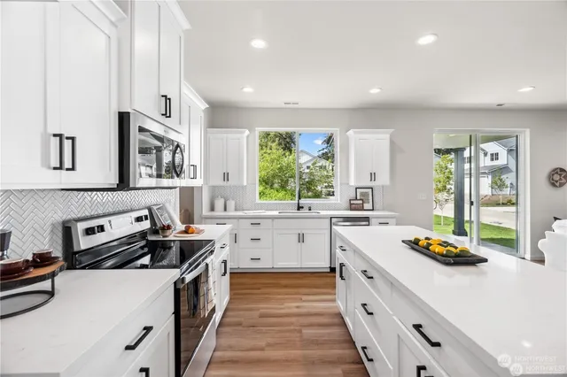 $839,950 | 1422 60th Avenue Northeast, Tacoma, WA 98422