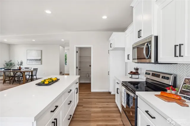 $839,950 | 1422 60th Avenue Northeast, Tacoma, WA 98422