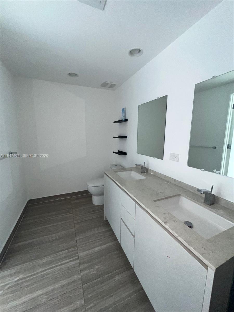 1010 Brickell Avenue, Unit 2406 Miami, FL 33131 - Photo 12 of 17