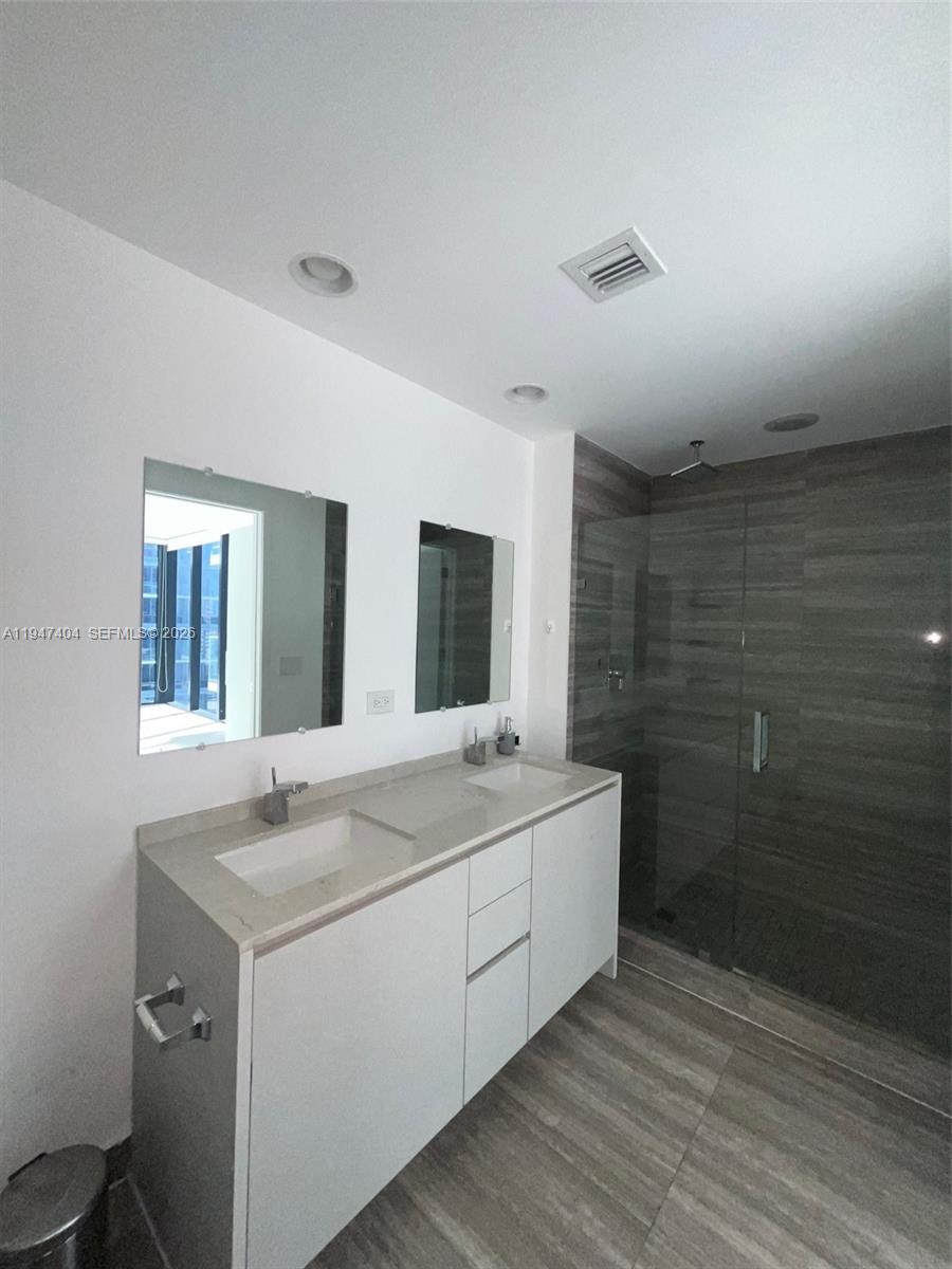 1010 Brickell Avenue, Unit 2406 Miami, FL 33131 - Photo 13 of 17