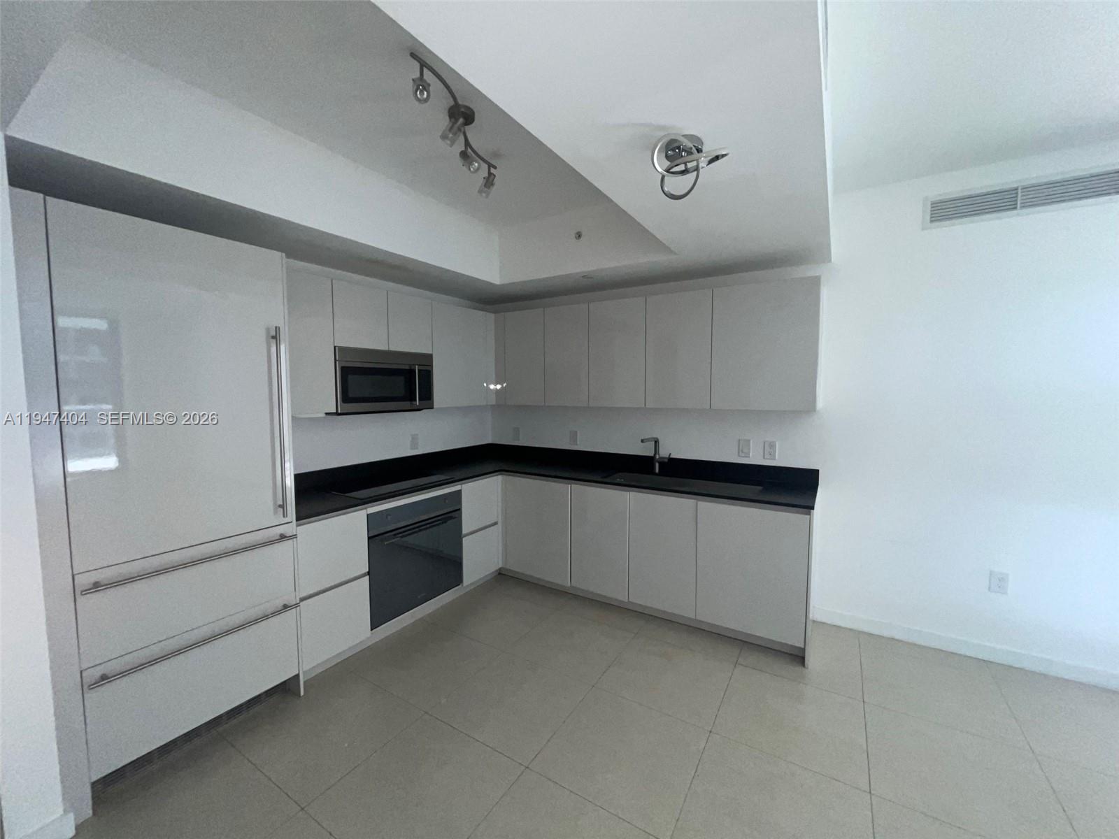 1010 Brickell Avenue, Unit 2406 Miami, FL 33131 - Photo 9 of 17