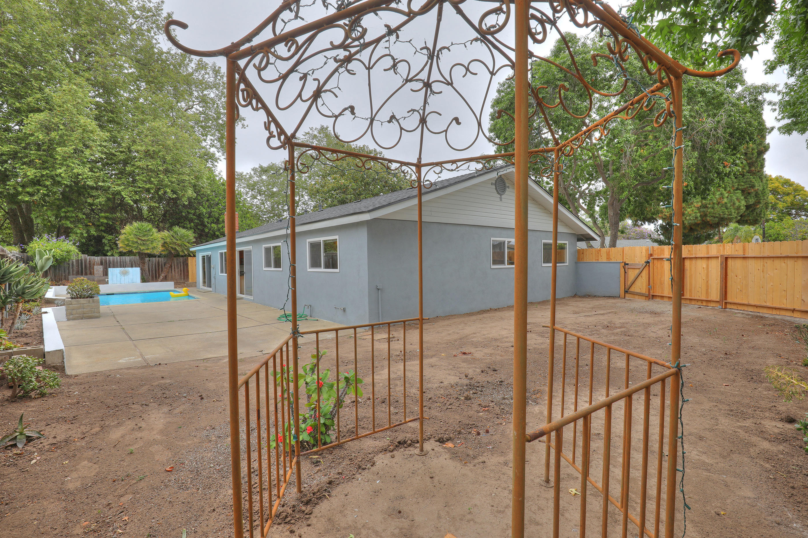 6200 Covington Way Goleta, CA 93117 - Photo 18 of 21 Large Yard