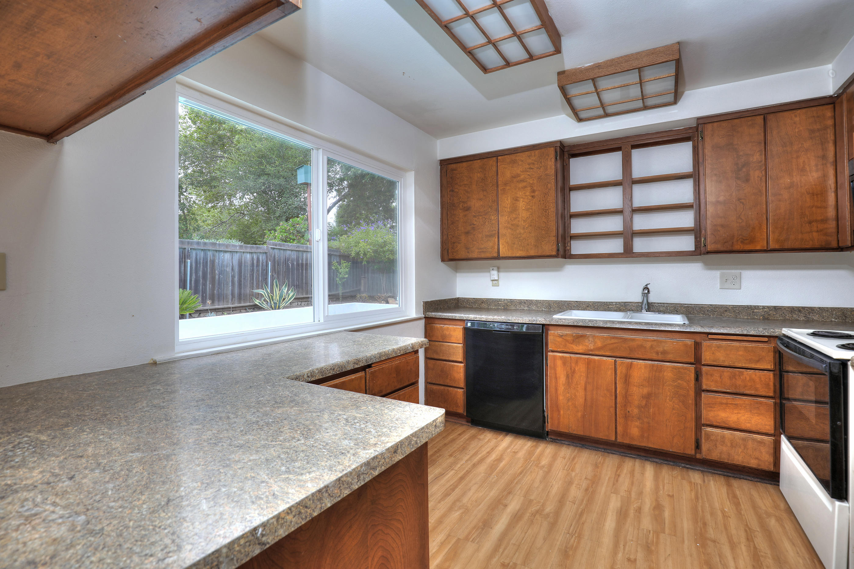 6200 Covington Way Goleta, CA 93117 - Photo 5 of 21 Kitchen