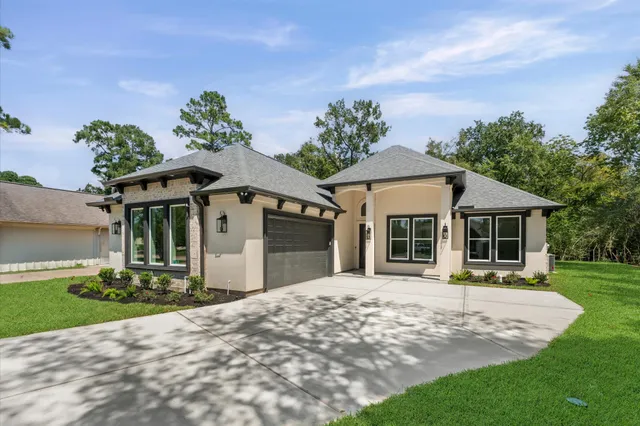 $582,500 | 40 Stanford Court, Montgomery, TX 77356