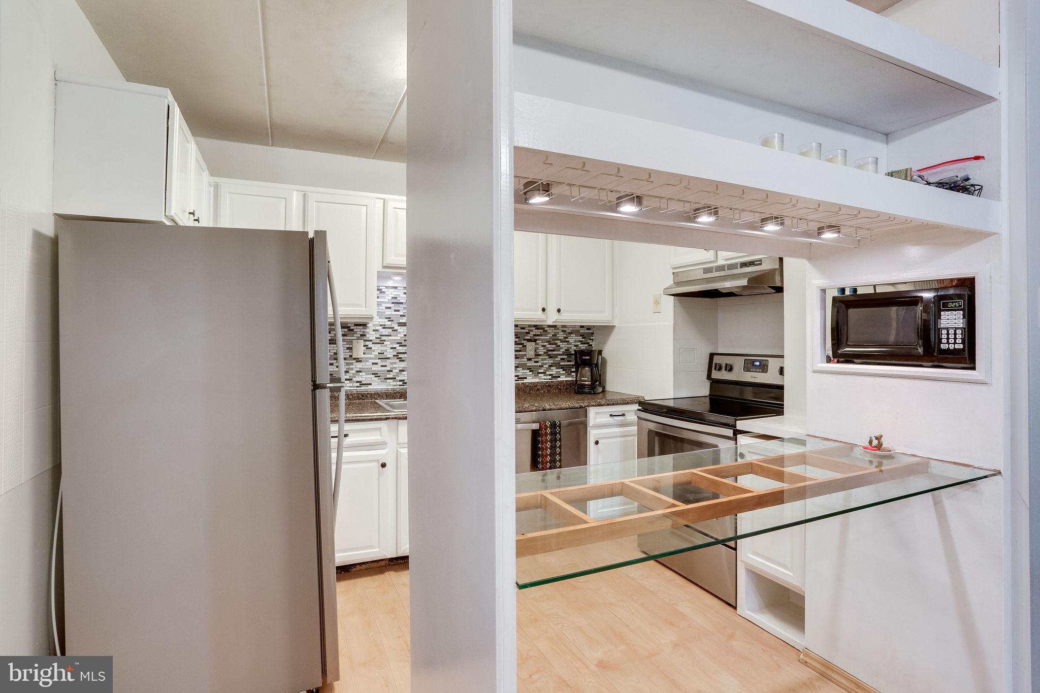 6280 Edsall Road, Unit 201 Alexandria, VA 22312 - Photo 13 of 40 Kitchen bar