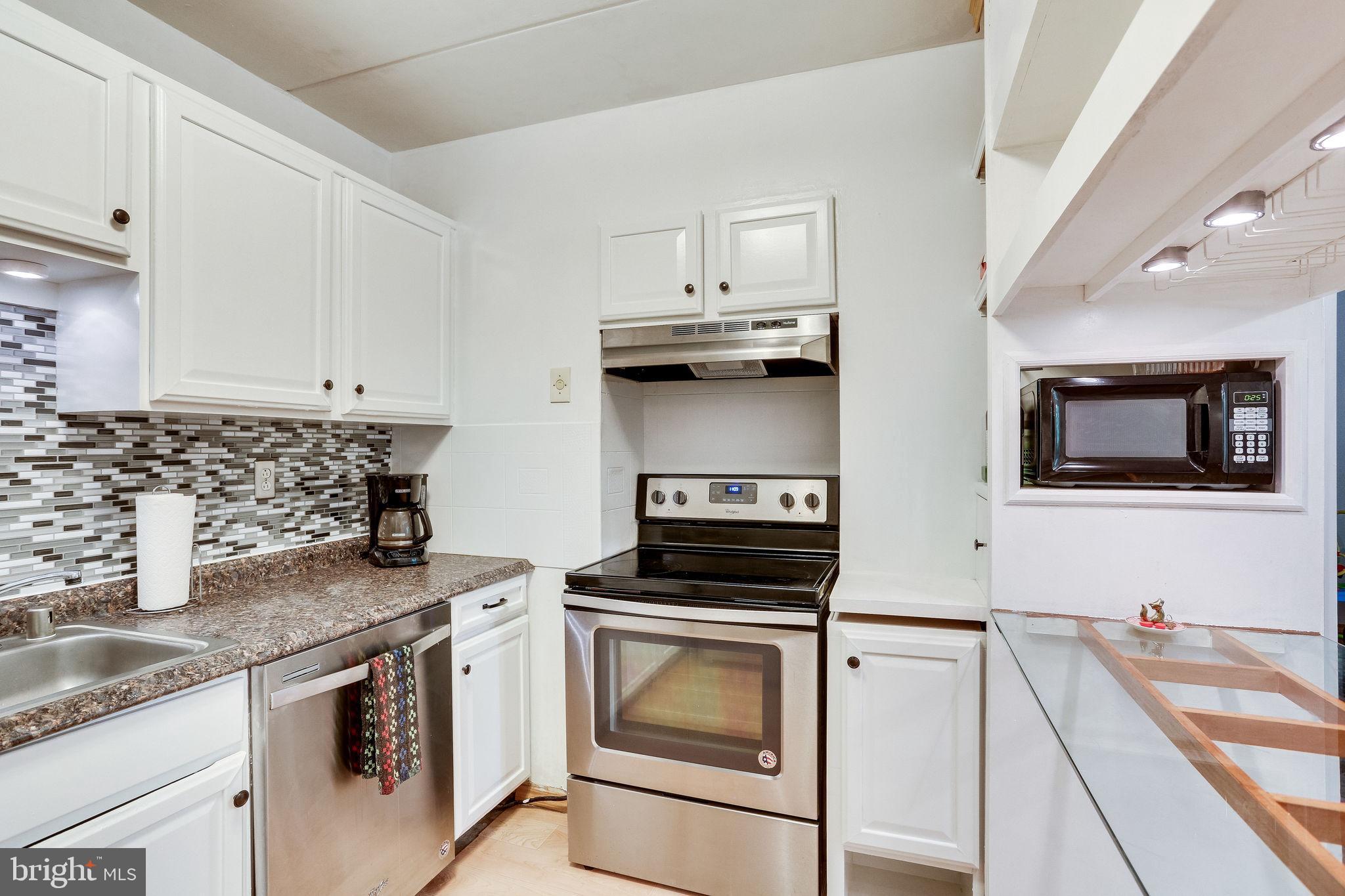 6280 Edsall Road, Unit 201 Alexandria, VA 22312 - Photo 14 of 40 Updated kitchen