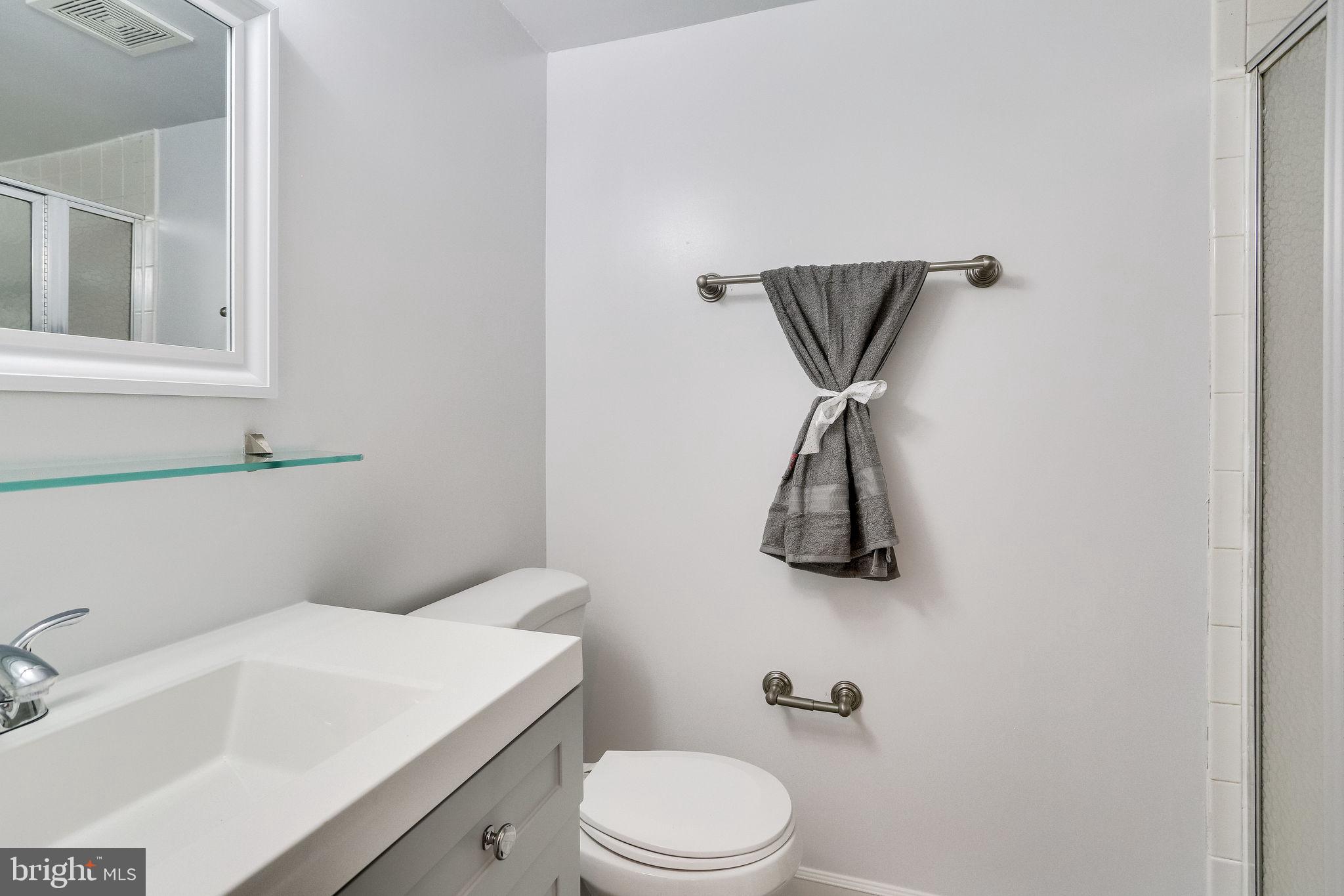 6280 Edsall Road, Unit 201 Alexandria, VA 22312 - Photo 23 of 40 Hall Full Bathroom - Shower