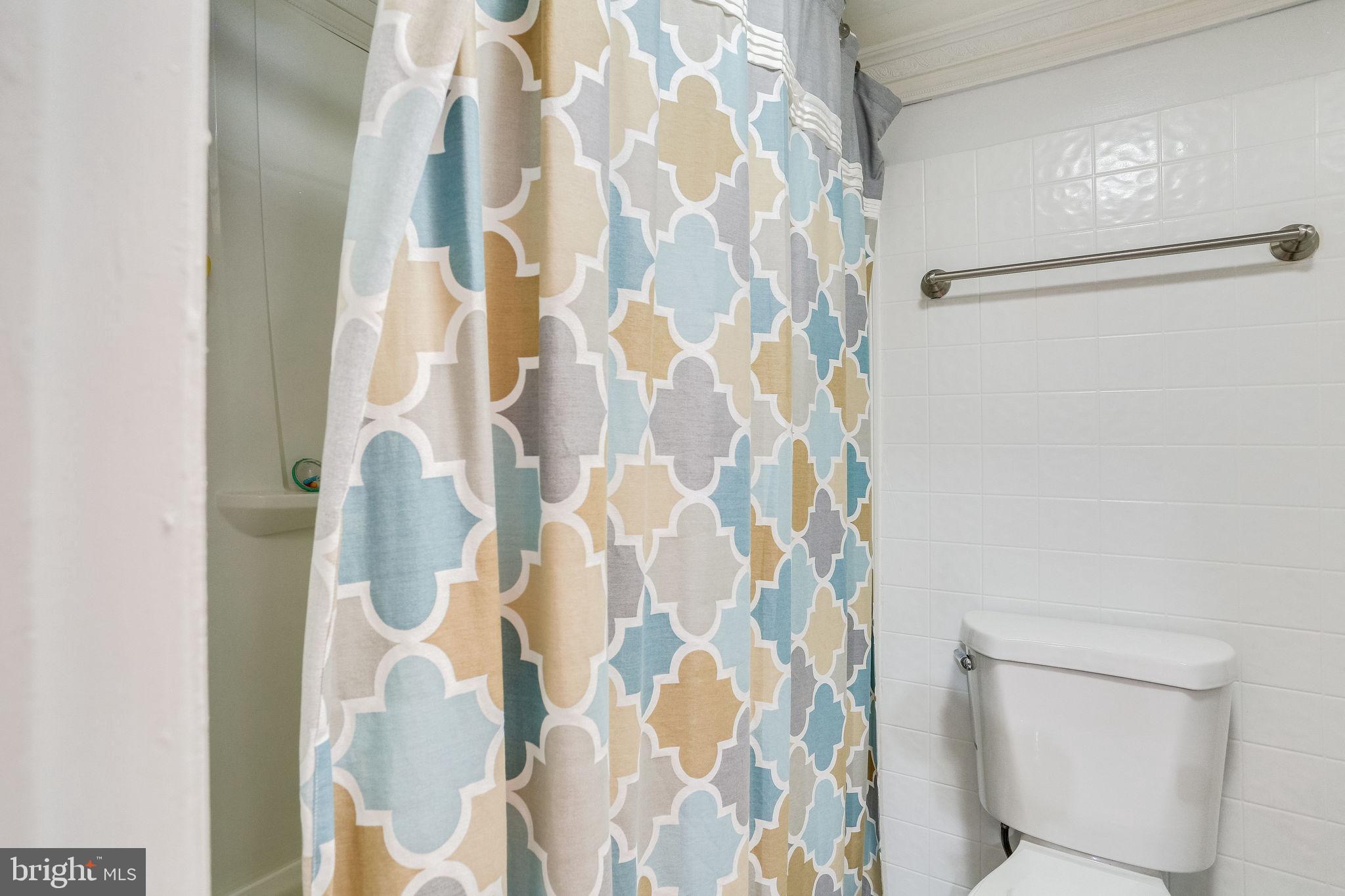 6280 Edsall Road, Unit 201 Alexandria, VA 22312 - Photo 29 of 40 Master Bathroom - Tub