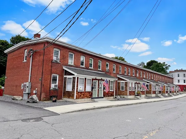 $1,650 | 68 Grove Clinton Ma, Unit A, Clinton, MA 01510