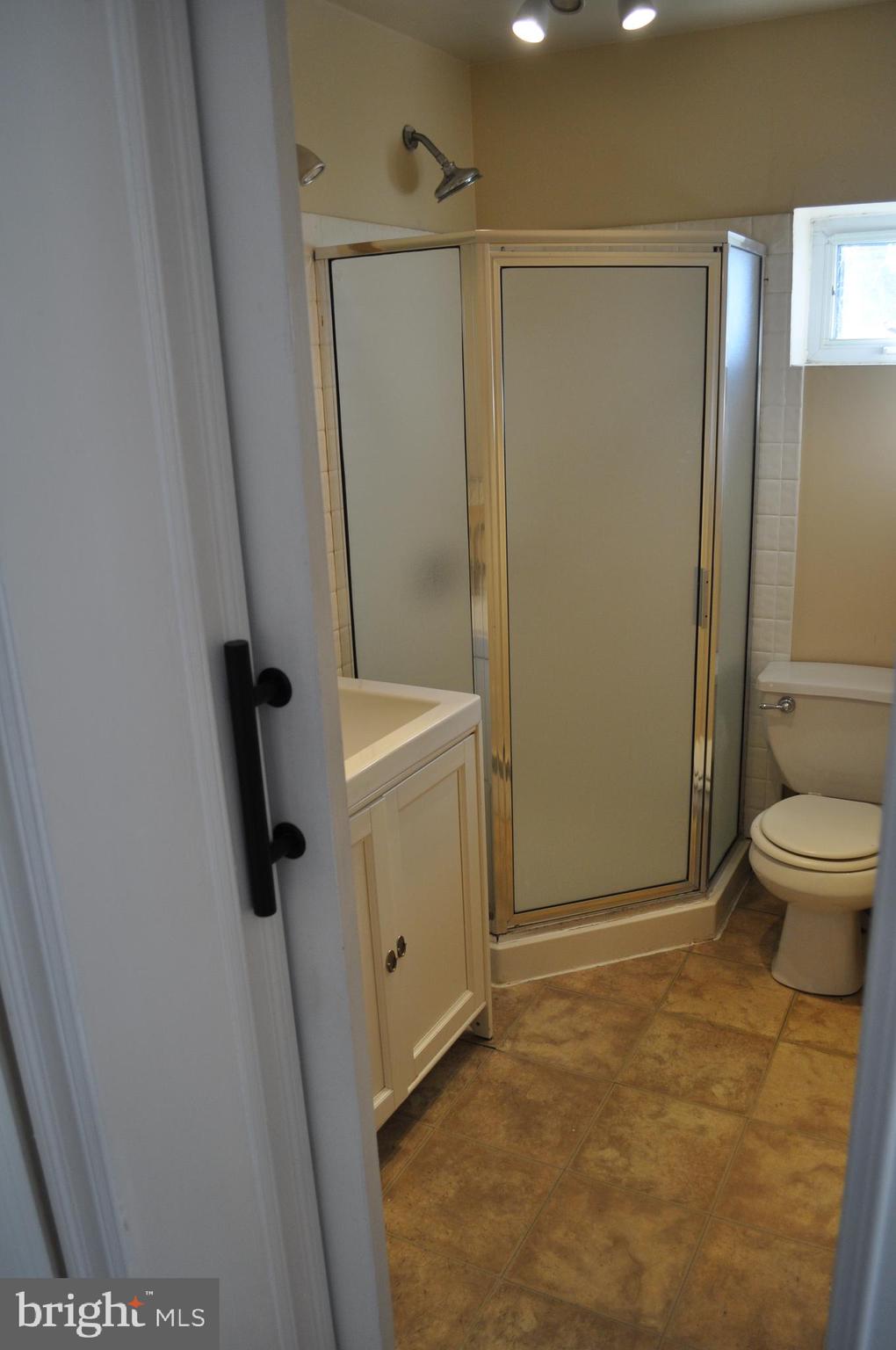 4104 Terrace Street Philadelphia, PA 19127 - Photo 32 of 36 Bathroom #2