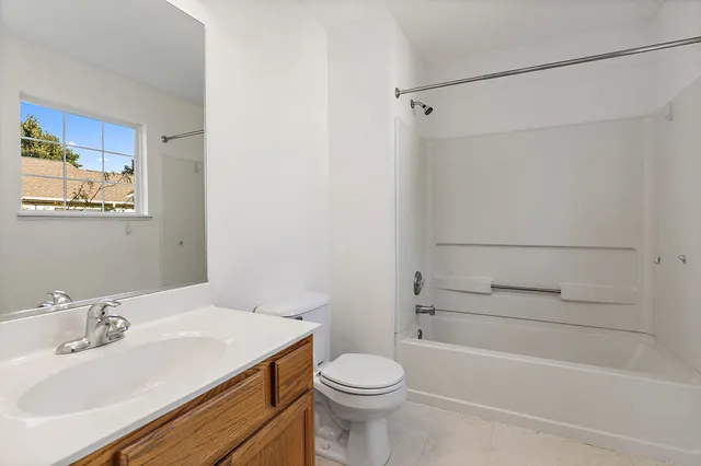 $309,000 | 71 Monarch Drive, Streamwood, IL 60107