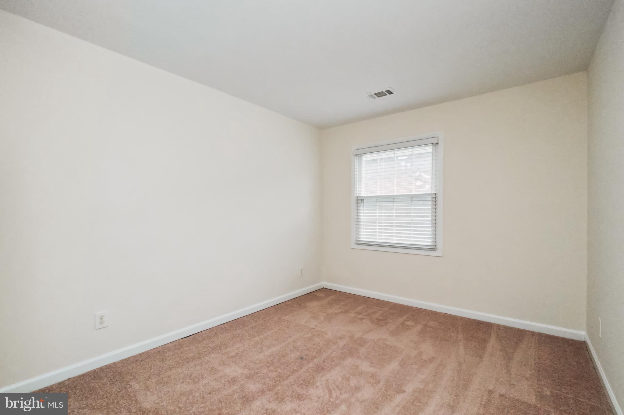 8312 Kingsgate Road, Unit 534 Springfield, VA 22152 - Photo 25 of 32 an empty room with a window