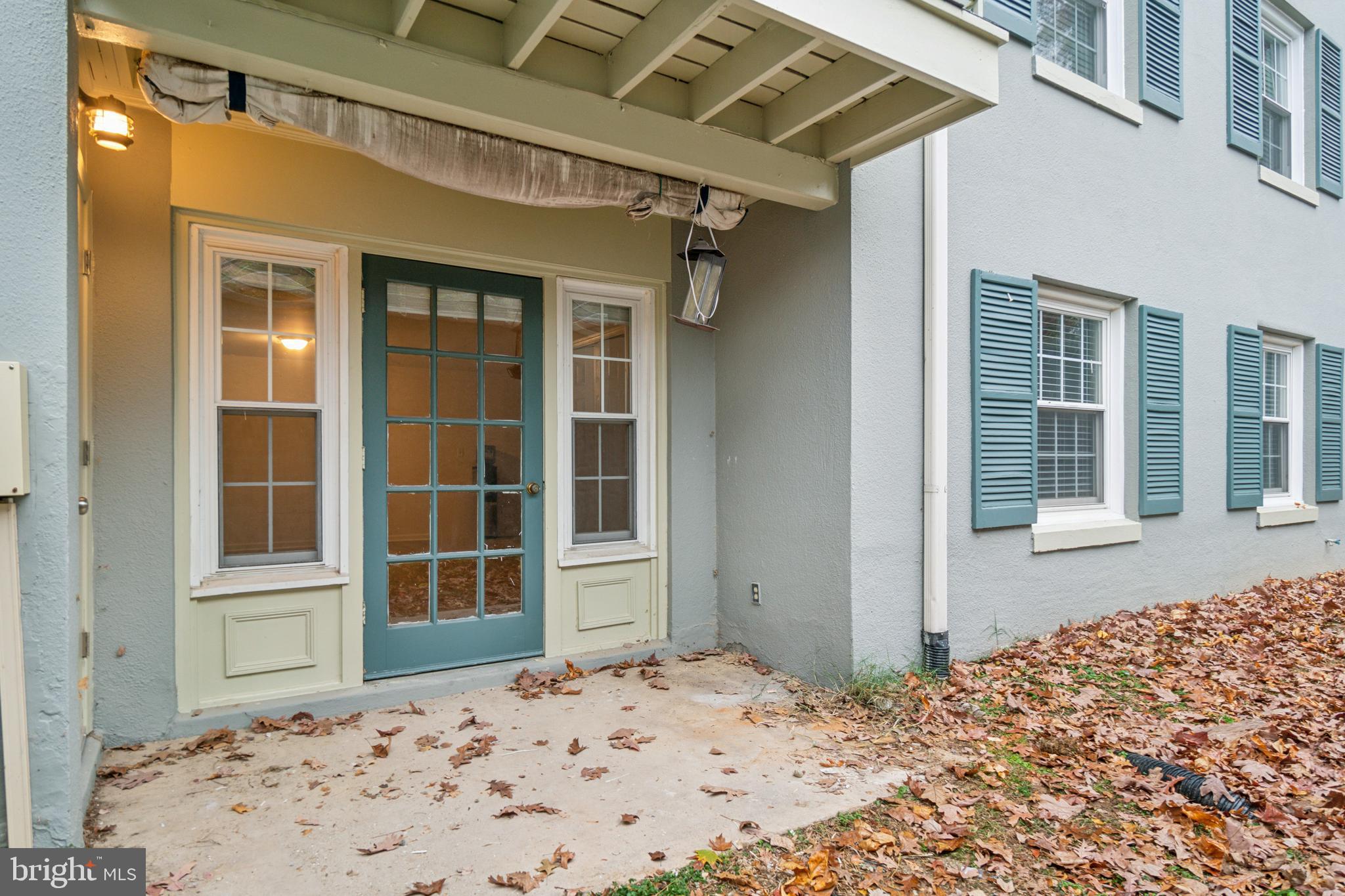 8312 Kingsgate Road, Unit 534 Springfield, VA 22152 - Photo 29 of 32 front view of a house