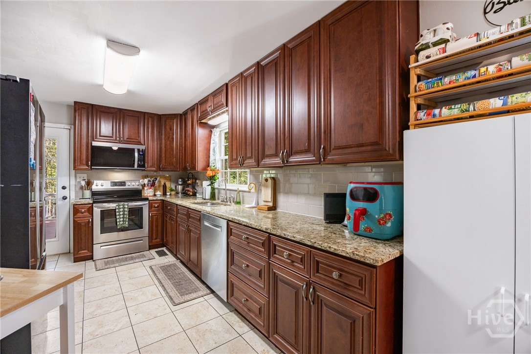 1579 Shoal Creek Road Colbert, GA 30628 - Photo 13 of 42 Updated Kitchen with granite countertops & stinless appliances