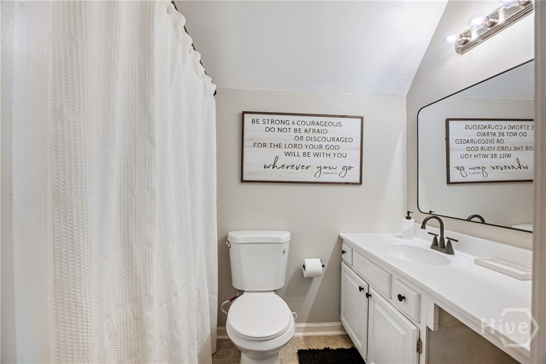 1579 Shoal Creek Road Colbert, GA 30628 - Photo 26 of 42 Upstairs full bathroom