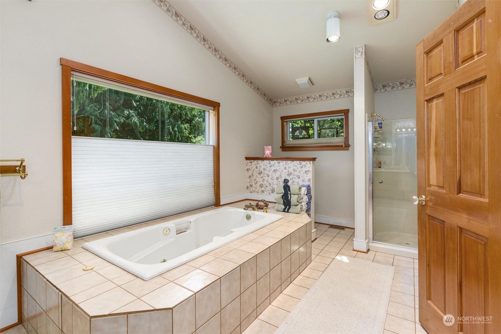 19804 Southeast 150th Street Renton, WA 98059 - Photo 27 of 40 a bathroom with a tub sink and mirror