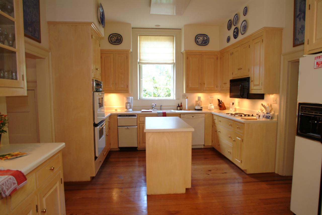 1914 Grove Hill Road Fincastle, VA 24090 - Photo 5 of 18 Kitchen