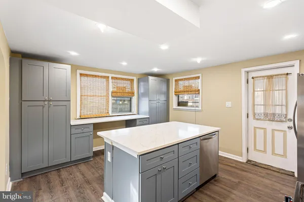 $2,450 | 112 Juliana Terrace, Darby, PA 19023