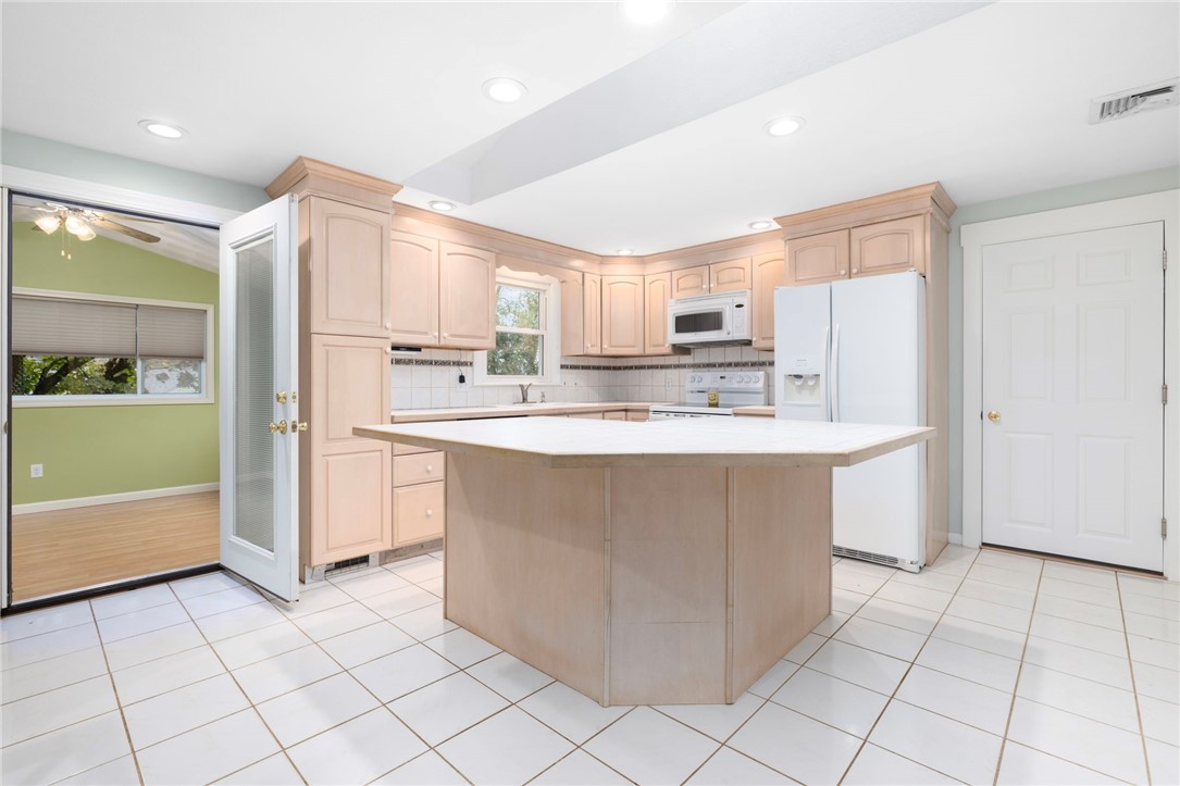 31 Pond View Drive Coventry, RI 02816 - Photo 5 of 48