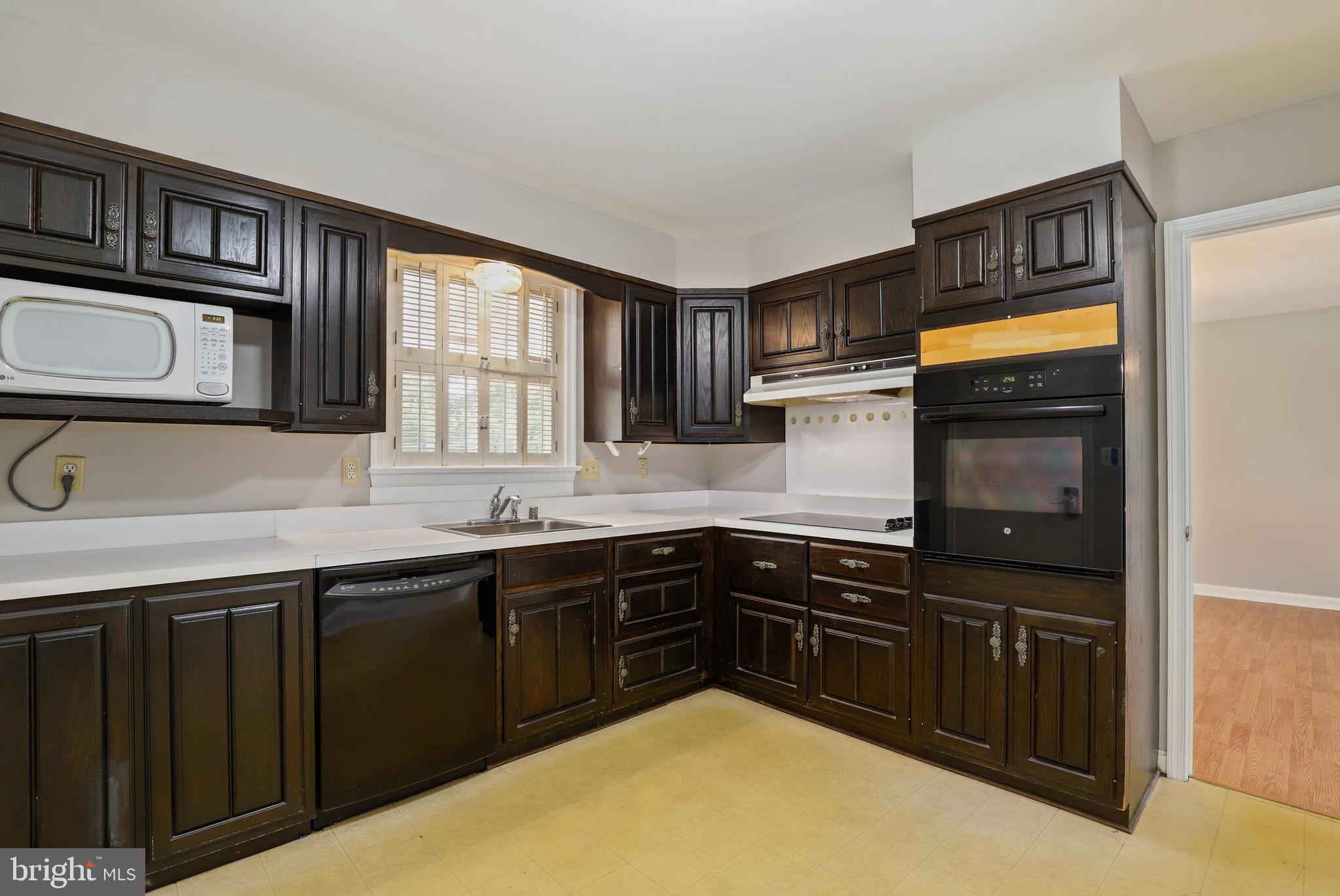 23330 Ridge Road Germantown, MD 20876 - Photo 9 of 38 Gallery Image 9
