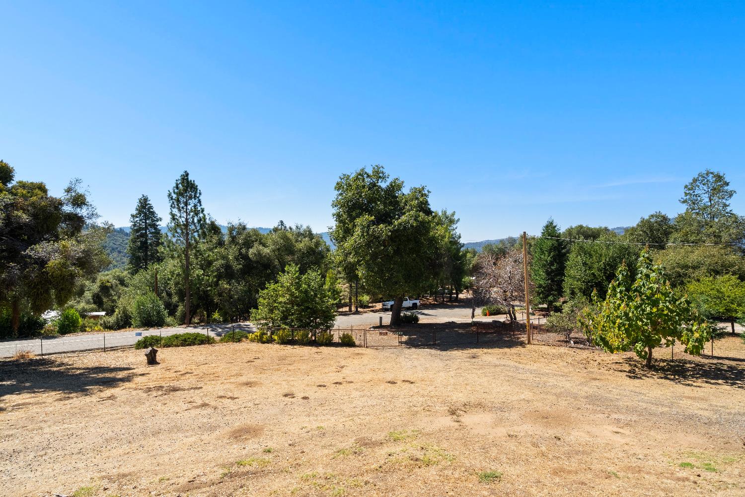 40882 Jean Road East Oakhurst, CA 93644 - Photo 21 of 32 a view of a road with a building in the background