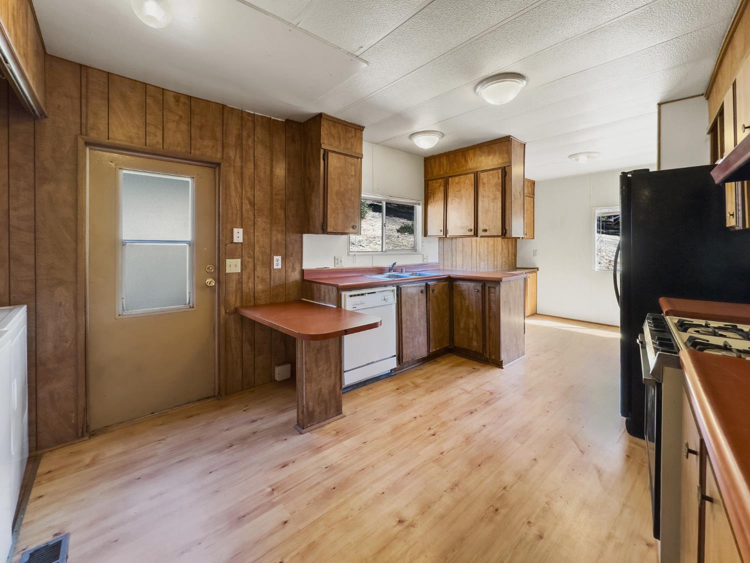 40882 Jean Road East Oakhurst, CA 93644 - Photo 25 of 32 a large kitchen with stainless steel appliances granite countertop a refrigerator and a stove top oven