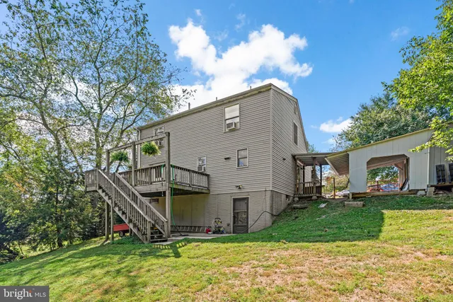 a front view of house with yard