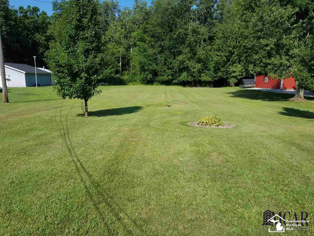 13883 Grafton Road Carleton, MI 48117 - Photo 5 of 18