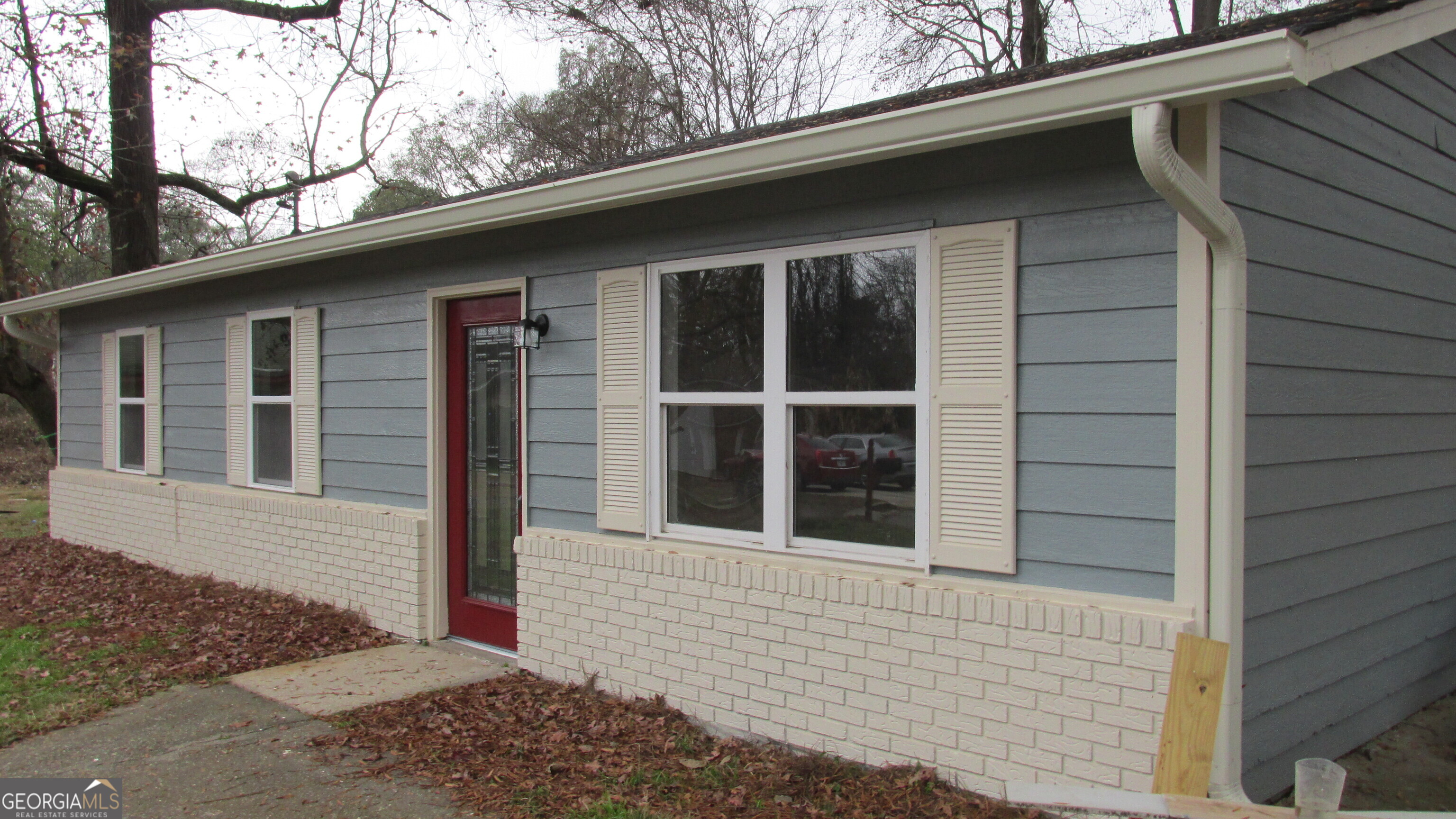 21 Duke Circle Winder, GA 30680 - Photo 4 of 19 a view of a house with a large window