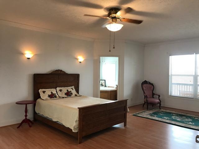 6043 Sandy Ford Road Blue Ridge, VA 24064 - Photo 19 of 44 A HUGE master bedroom