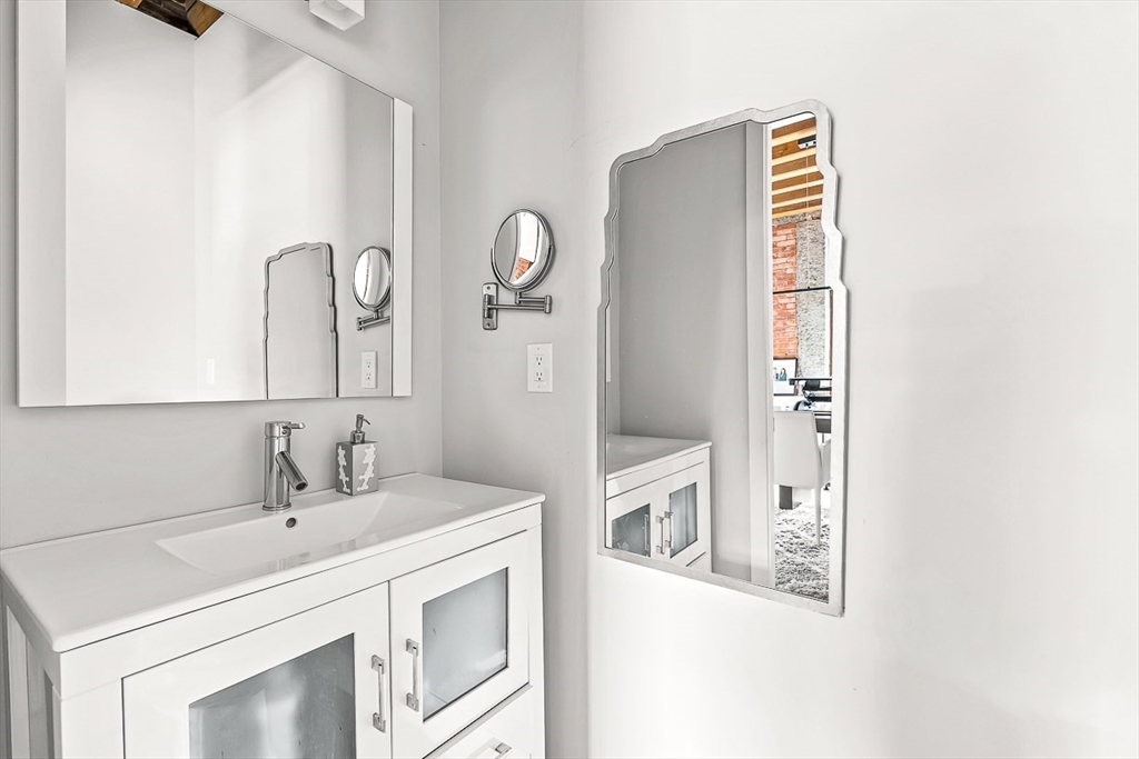 343 Commercial Street, Unit 112 Boston, MA 02109 - Photo 14 of 29