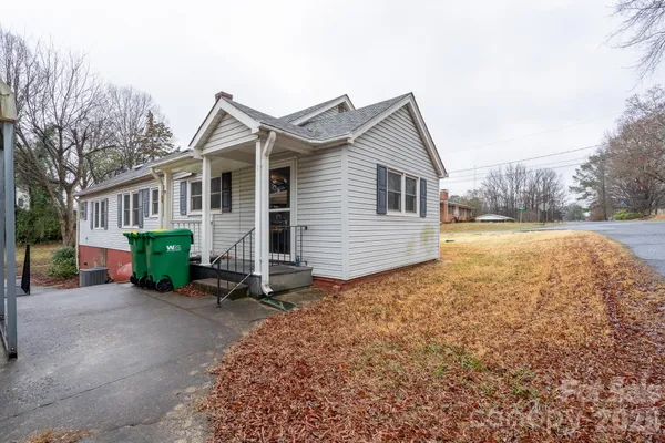 a view of a house with a yard and garage