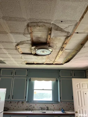 $115,000 | 796 60th Avenue, Roseville, IL 61473