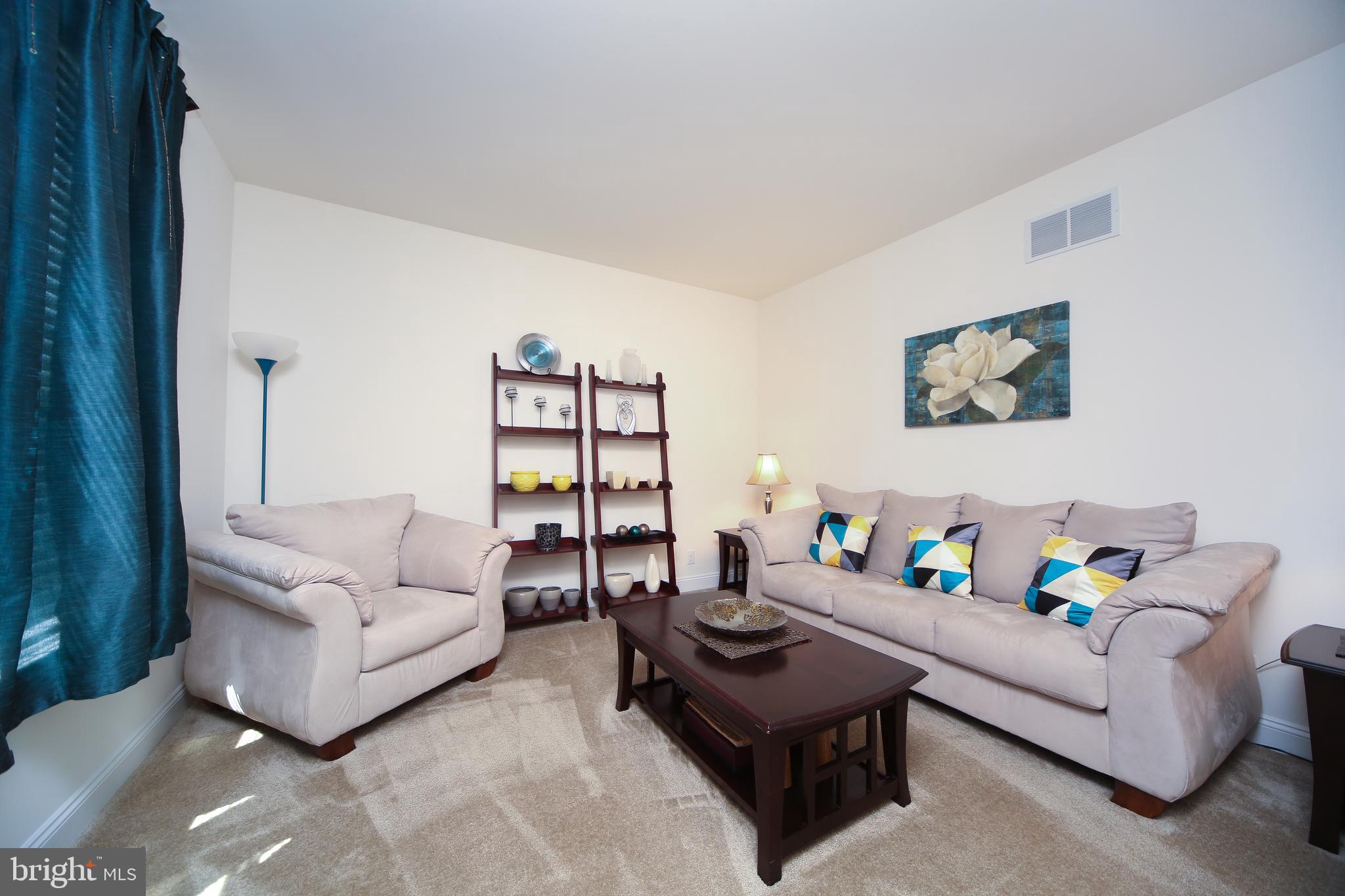 612 Eugenia Road Horsham, PA 19044 - Photo 5 of 25 Living Room